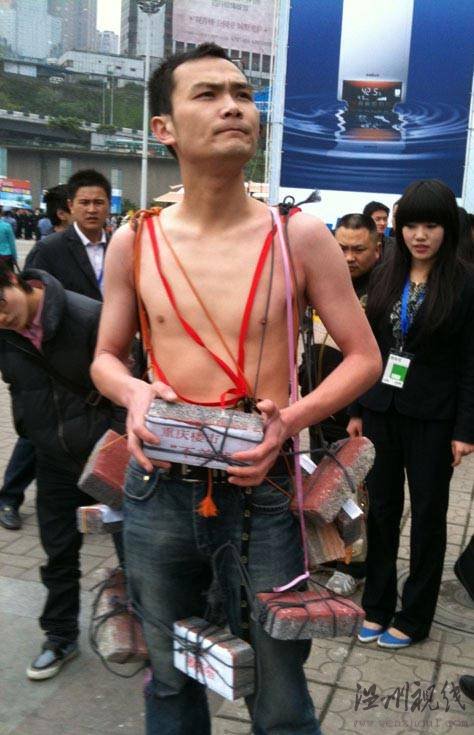 高房?jī)r(jià)時(shí)代逼出的行為藝術(shù)