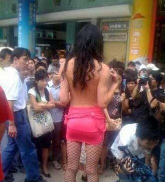 高房?jī)r(jià)時(shí)代逼出的行為藝術(shù)