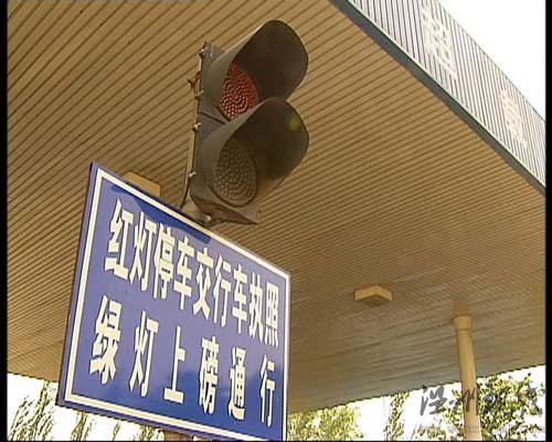 京張高速堵車不斷 被稱為造價(jià)30億的停車場