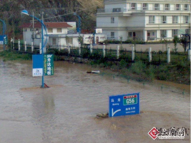 快訊：云南網(wǎng)記者趕到馬龍縣 被困城邊無法進(jìn)入(組圖)