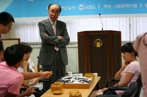 三星杯重現(xiàn)韓棋手“耍賴”一幕中韓對決被判重賽