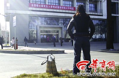 36歲女子考研忘帶身份證 兩次跪求進考場仍遭拒