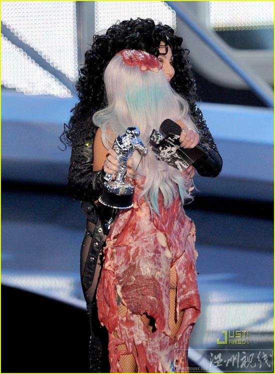 lady gaga mv音樂錄影帶大獎(jiǎng)?lì)C獎(jiǎng)禮 lady gaga 肉片裝有點(diǎn)血腥感覺