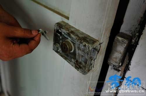 女教師遭官員凌辱 警方稱(chēng)“戴避孕套不算強(qiáng)奸”