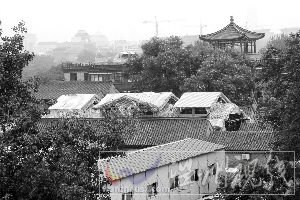 7月29日，劉老根會館內的晉翼會館，四合院屋頂上出現3個尖頂罩棚。曾一智供圖