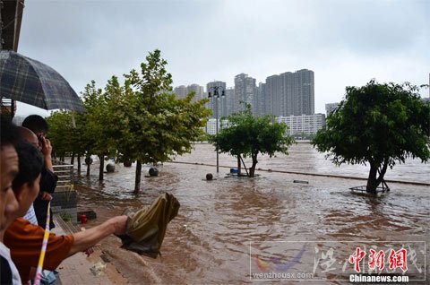 四川達(dá)州遭暴雨襲擊 洪水漫城(組圖)