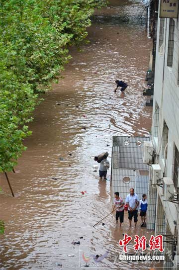 四川達(dá)州遭暴雨襲擊 洪水漫城(組圖)