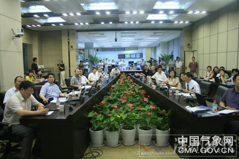 氣象部門全力服務(wù)防臺 東海石油平臺人員安全撤離