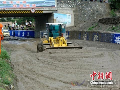 甘肅宕昌縣遭暴洪泥石流災(zāi)害致1人死亡