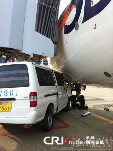 廈門機(jī)場汽車與飛機(jī)相撞(組圖)
