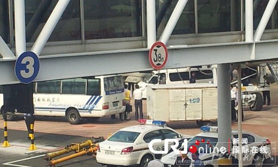 廈門機(jī)場汽車與飛機(jī)相撞(組圖)