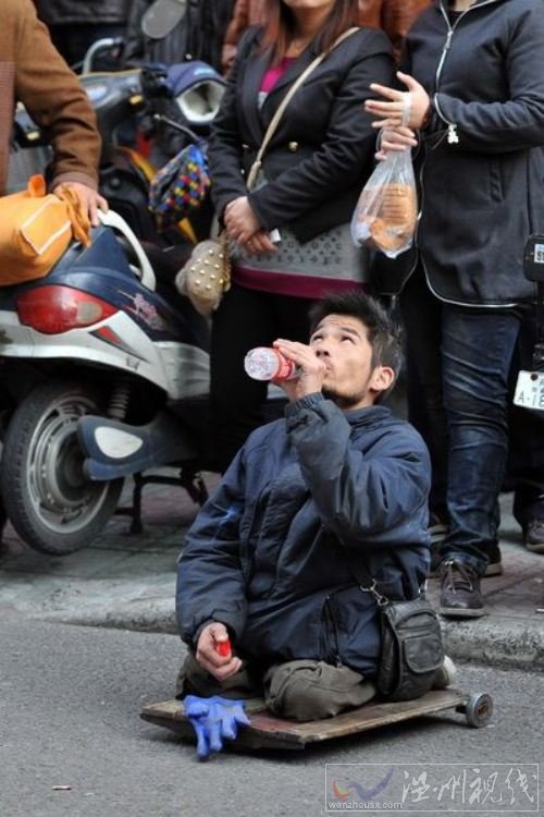 乞丐充當談判專家