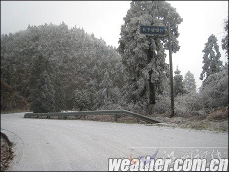 廣西桂林低溫雨雪齊上陣 濕冷程度不輸北方