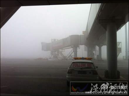 山東多地大霧降雪交通受阻 濟(jì)南機(jī)場(chǎng)80余航班延誤