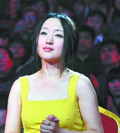 楊鈺瑩錄制《歌聲傳奇》。