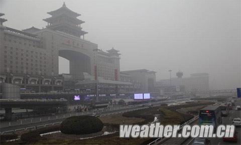 北京今天白天霧霾籠罩 夜間有四五級北風(fēng)