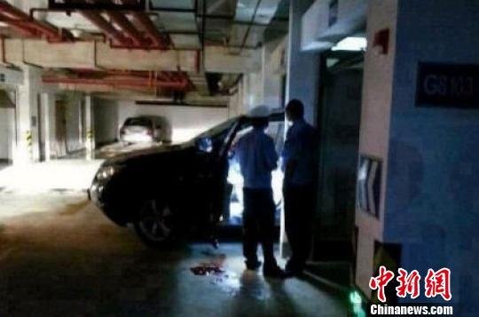 女司機(jī)倒車(chē)意外事故