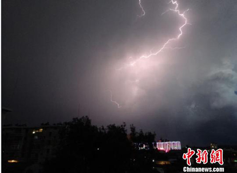 甘肅定西連續(xù)5天遭冰雹雷雨大風襲擊