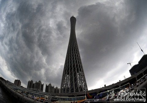 臺風(fēng)尤特臨近廣東沿海烏云壓城
