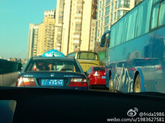 上海街頭出租車內(nèi)車震全程圖片