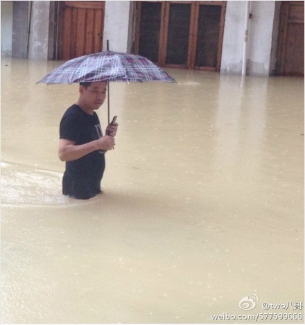 臺(tái)風(fēng)來襲溫州瑞安淪陷 暴雨帶來大量雨水險(xiǎn)情不斷