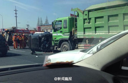 浦東濟(jì)陽(yáng)路車禍現(xiàn)場(chǎng)