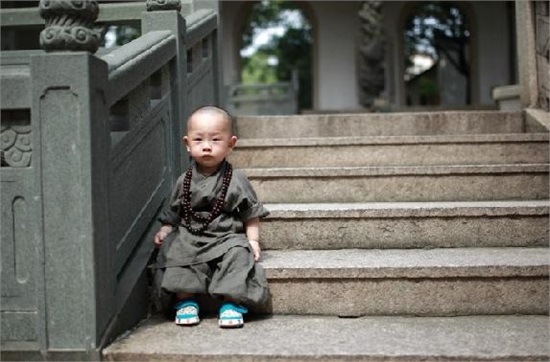 西禪寺小和尚是個(gè)萌娃 小和尚只有1歲多