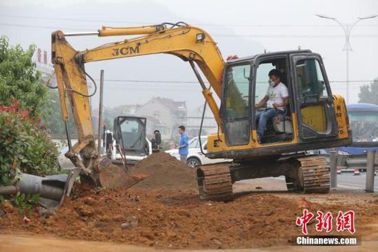 富春江水污染杭州市民擔(dān)心杭州停水忙囤水