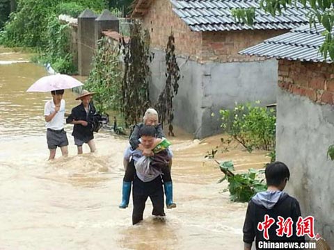 衢州暴雨：黃家村被淹，800多戶農(nóng)戶被轉(zhuǎn)移