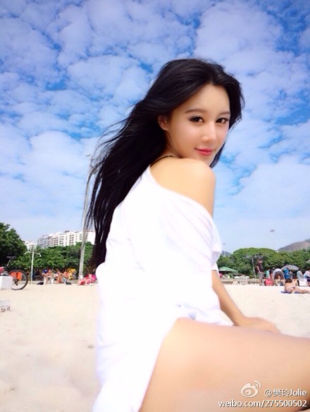 北師校花樊玲曝私照 中國足球?qū)氊惙嵴掌? /><br />
北師校花樊玲曝私照</p>
<p style=
