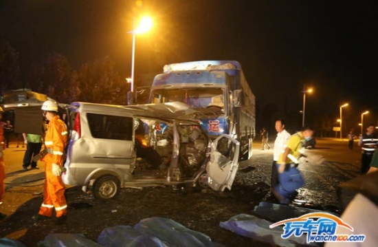 老機(jī)場(chǎng)路車(chē)禍現(xiàn)場(chǎng)圖片