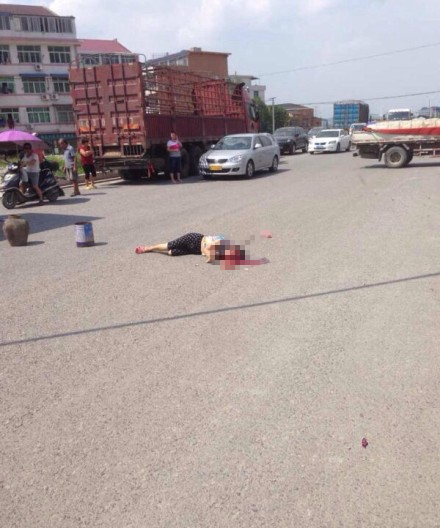 溫州甌海潘橋車禍現(xiàn)場 婦女當場死亡