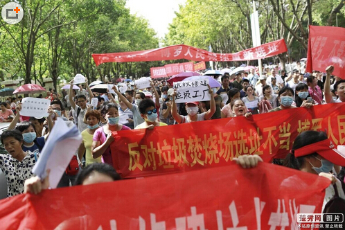 廣東博羅上千人廣場(chǎng)聚集