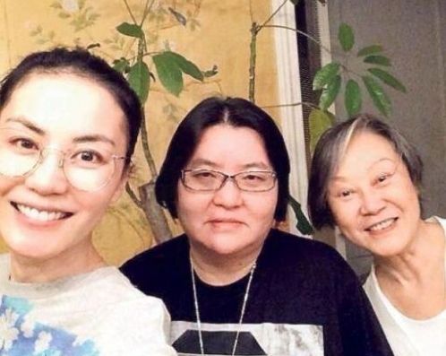 王菲和好友邱瓈寬、陳家瑛