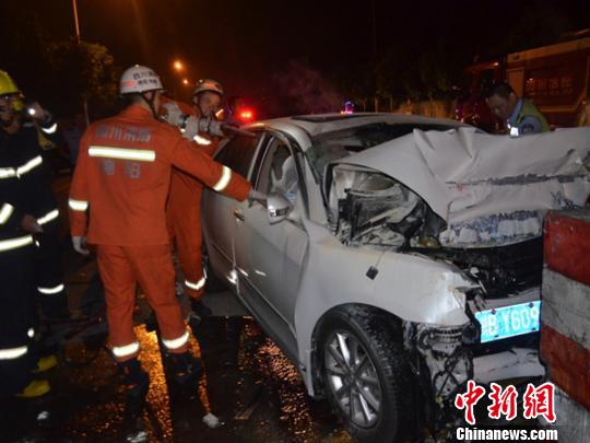 綿陽普明北路發(fā)生嚴(yán)重交通事故