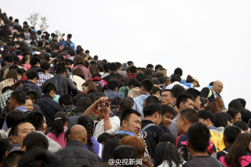 八達嶺長城現(xiàn)人海