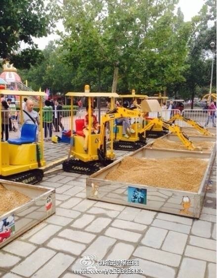 公園現(xiàn)幼兒挖掘機玩具