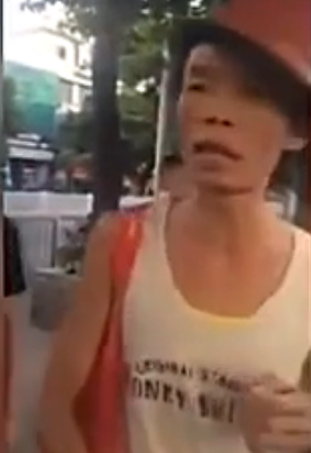 深圳兩男子當(dāng)街吵架