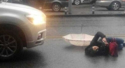 車禍現(xiàn)場手機自拍