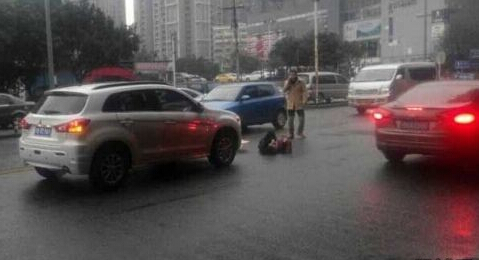 車禍現(xiàn)場手機自拍