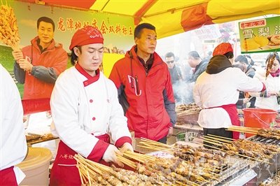 攤販賣(mài)羊肉串日掙15萬(wàn)