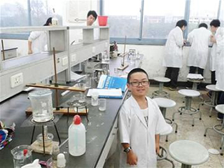 袖珍學(xué)霸身高僅1.1米