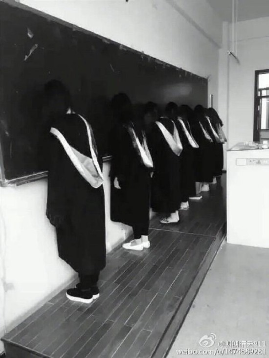 女鬼畢業(yè)照