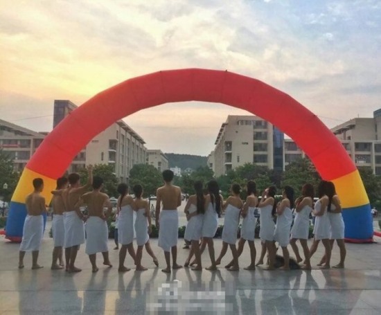 浴巾畢業(yè)照