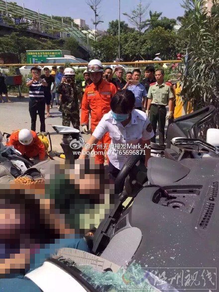 深圳龍崗區(qū)發(fā)生一起慘烈車禍