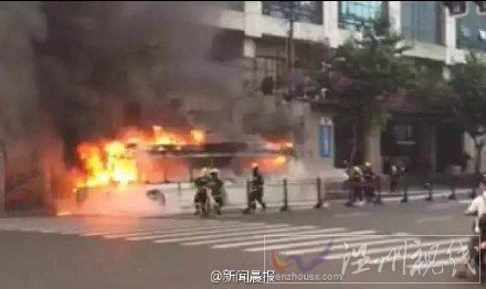 上海11路公交車發(fā)生自燃事故