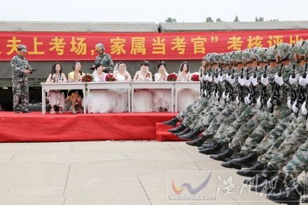 閱兵戰(zhàn)士求婚圖片