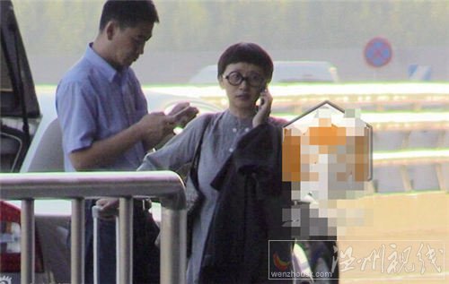 何炅和女友王菁已經(jīng)結(jié)婚