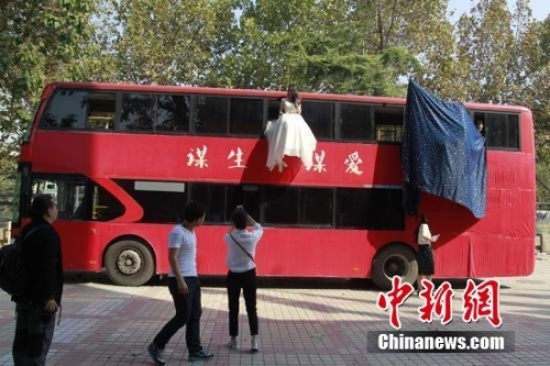 鄭州現(xiàn)懸浮婚禮
