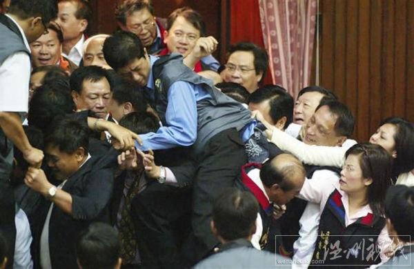 荷蘭11名市長(zhǎng)同時(shí)辭職